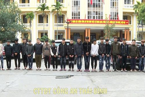 Khởi tố 18 thanh niên cầm hung khí đuổi đánh nhau náo loạn ở Thái Bình