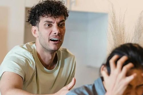 Đưa cho vợ 5 triệu đồng mỗi tháng, chồng muốn ăn uống như 'ông hoàng'