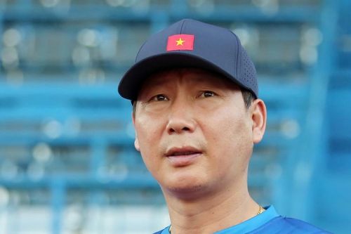 Đình Triệu bị đau, HLV Kim Sang Sik thay bằng gương mặt lạ