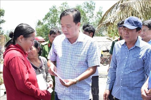 Thăm hỏi, hỗ trợ các hộ dân bị hỏa hoạn tại Bạc Liêu