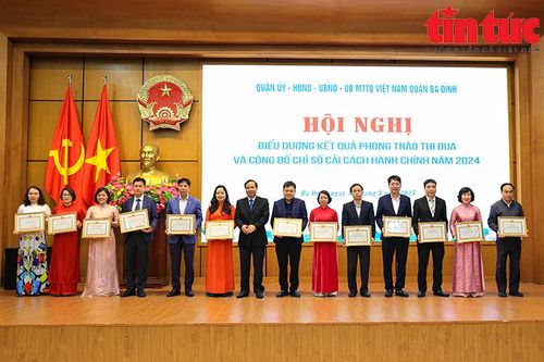 Quận Ba Đình biểu dương phong trào thi đua và công bố chỉ số cải cách hành chính