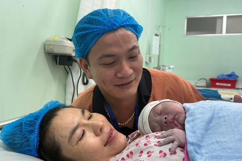 Phương pháp 'da kề da' giúp mẹ và bé khỏe mạnh ngay sau sinh