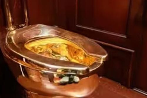 Chiếc bồn cầu vàng hơn 90 tỷ 'đắt nhất thế giới' bị đánh cắp trong 5 phút