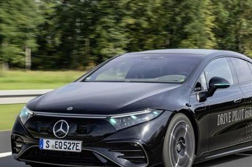 Mercedes-Benz bổ sung thêm màu đèn báo hiệu mới cho xe tự hành