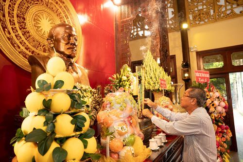 Lãnh đạo tỉnh An Giang viếng, dâng hương tại đền thờ Chủ tịch Tôn Đức Thắng