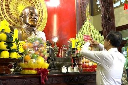 Lãnh đạo tỉnh An Giang viếng, dâng hương tại đền thờ Chủ tịch Tôn Đức Thắng