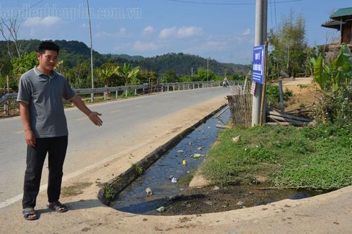 Cần chấm dứt tình trạng xả rác trên tuyến đường Mường Phăng