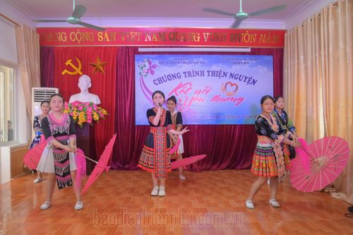 Người đẹp Hoa Ban tham gia hành trình 'Kết nối yêu thương'