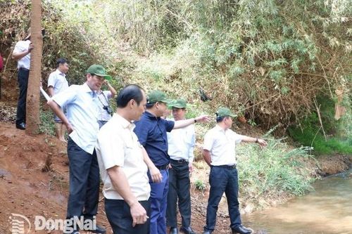 Phó chủ tịch UBND tỉnh Hồ Văn Hà khảo sát vị trí xây cầu Mã Đà kết nối 2 tỉnh Đồng Nai - Bình Phước