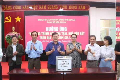 Báo Gia Lai ủng hộ gần 39 triệu đồng chung tay xóa nhà tạm, nhà dột nát