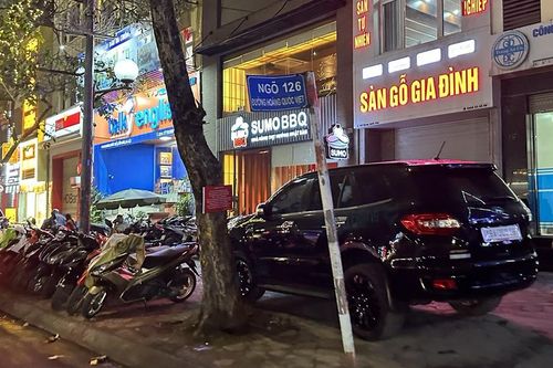 Cầu Giấy (Hà Nội): Phố ẩm thực đêm hoạt động trái phép trên vỉa hè đường Hoàng Quốc Việt