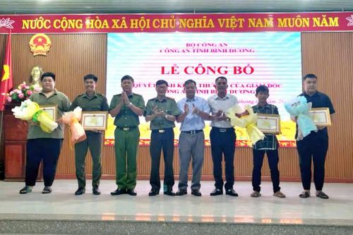 Bình Dương: Khen thưởng cho các thành viên Câu lạc bộ PCTP xã Tân Long