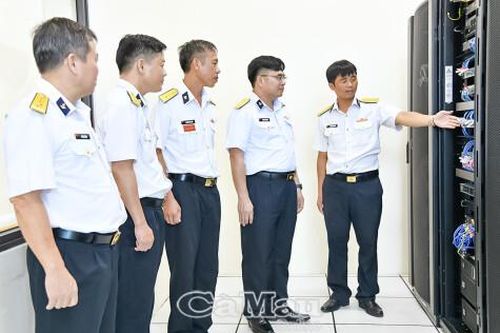 Bộ Tư lệnh Vùng 5 Hải quân kiểm tra chuyển đổi số tại Trung đoàn 551