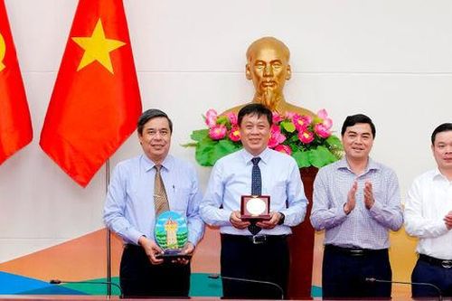 Bình Thuận: Tổng công ty Sonadezi và Tập đoàn công nghiệp cao su Việt Nam đề xuất đầu tư kinh tế xanh và nhà ở xã hội