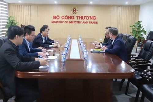 HSBC sẽ thúc đẩy mạnh mẽ khoản cam kết 12 tỷ USD cho các dự án chuyển đổi năng lượng tại Việt Nam