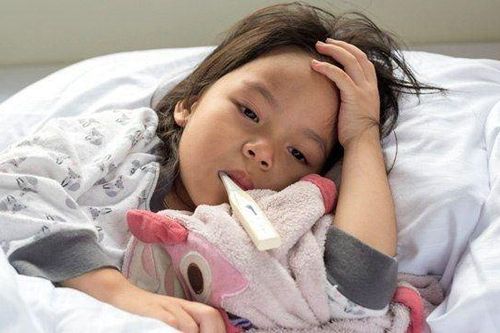 4 nhóm thực phẩm tốt nhất cho trẻ bị sốt phát ban