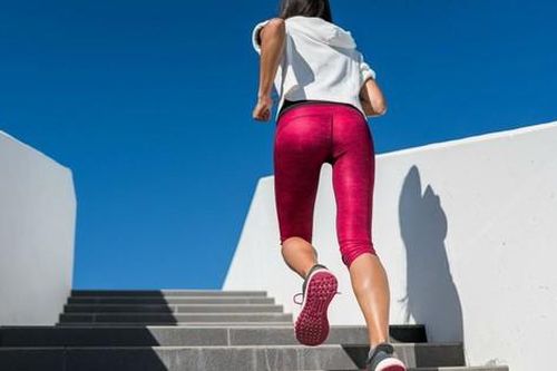 Cách đi bộ giúp vòng 3 săn chắc