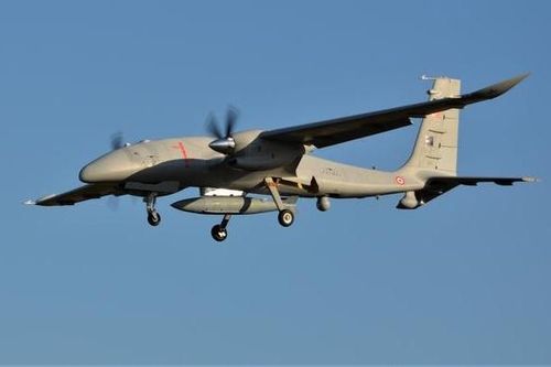UAV Bayraktar Akinci tấn công cực mạnh nhờ radar mảng pha quét chủ động