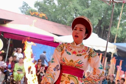 Nghi thức hầu đồng không phải là để xin lộc, xin tài