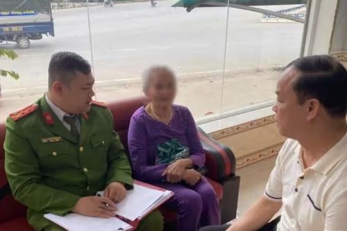 Chủ tiệm vàng kịp thời ngăn chặn người phụ nữ chuyển tiền cho kẻ lừa đảo