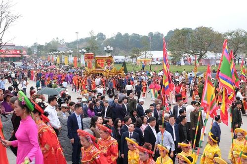 Vĩnh Phúc: du khách nô nức trẩy hội Tây Thiên