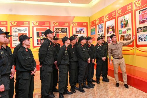 Triển lãm ảnh kỷ niệm 95 năm Ngày thành lập Đảng bộ thành phố Hà Nội
