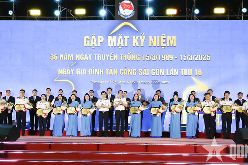 Tổng công ty Tân Cảng Sài Gòn gặp mặt kỷ niệm 36 năm Ngày truyền thống