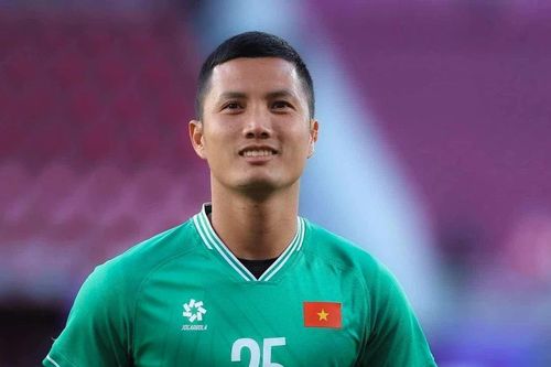 Thủ môn Đình Triệu nguy cơ lỡ hẹn trận gặp Campuchia