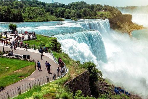Mỹ có thể mất hàng tỷ USD doanh thu từ du lịch vì căng thẳng với Canada