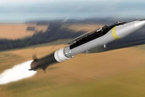 Bom tầm xa của Mỹ hướng đến Ukraine khi nguồn cung ATACMS cạn kiệt