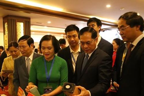 Đề nghị Lào Cai khai thác tốt lợi thế là cầu nối giữa Việt Nam - Trung Quốc - ASEAN
