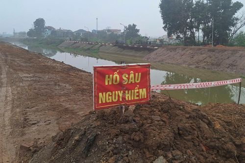 Khẩn cấp xử lý điểm sạt lở kè kênh Tào Khê ở Bắc Ninh