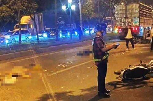 Ô tô tải va chạm với xe máy ở Hà Nội, 2 người tử vong