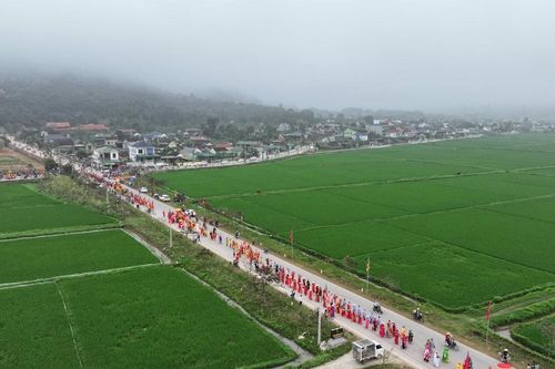 Đoàn rước ngựa dài hàng kilomet tại Lễ hội đền - chùa Gám năm 2025