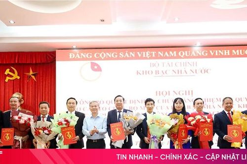 Trao quyết định bổ nhiệm lãnh đạo Kho bạc Nhà nước khu vực XI, trụ sở ở Hà Tĩnh