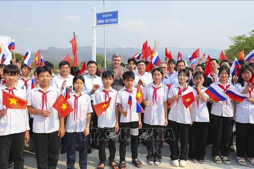 Phó Thủ tướng Lê Thành Long dự lễ gắn biển tên đường những người nước ngoài có công với cách mạng