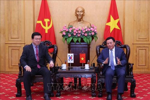 Hợp tác chia sẻ tri thức về mô hình phát triển, ứng dụng công nghệ AI trong phát triển đất nước