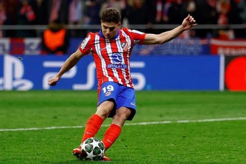 UEFA công bố đoạn video mới với bằng chứng xác thực về cú chạm bóng hai lần của Julian Alvarez