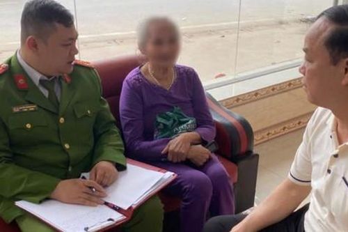 Phát hiện vụ lừa đảo từ biểu hiện bất thường của cụ bà đến mua vàng