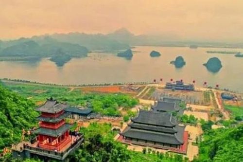 Tỉnh nào ở Việt Nam sở hữu ngôi chùa lớn nhất thế giới?