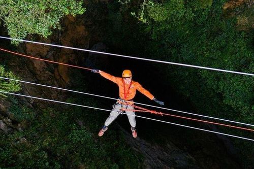Khám phá hố sụt 'ác mộng' ở Quảng Bình