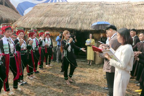 Hội thi giới thiệu văn hóa, du lịch các huyện, thị xã, thành phố
