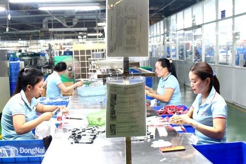 Người lao động trăn trở với mức lương tối thiểu