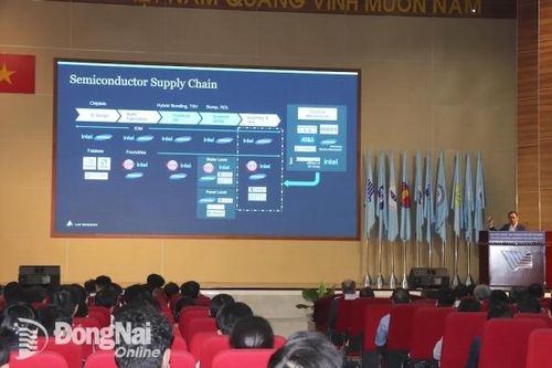 Việt Nam có nhiều tiềm năng phát triển công nghiệp đóng gói, kiểm thử tiên tiến