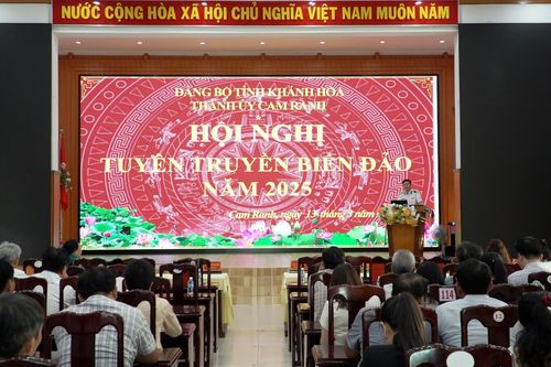 Thành ủy Cam Ranh: Tuyên truyền về biển, đảo cho hơn 200 cán bộ chủ chốt