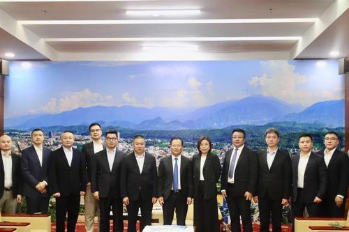 Phó Chủ tịch Thường trực UBND tỉnh Hoàng Quốc Khánh tiếp xã giao các doanh nghiệp