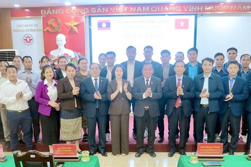 18 cán bộ tỉnh Luông Nậm Thà, nước CHDCND Lào học tiếng Việt ngắn hạn tại Trường Đại học Hùng Vương