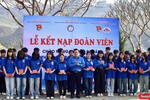 Lễ kết nạp đoàn viên tại Di tích lịch sử lưu niệm Trung đoàn 52 Tây Tiến
