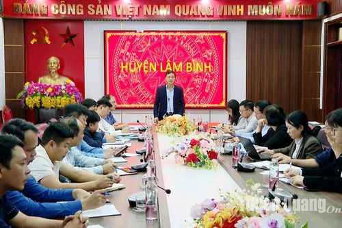 Đồng chí Phó Chủ tịch UBND tỉnh Nguyễn Thế Giang kiểm tra tiến độ thực hiện Dự án di dân tập trung tại xã Thượng Lâm