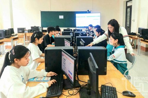 Thi tốt nghiệp THPT 2025: Giáo viên vùng cao Võ Nhai ôn tập miễn phí cho học sinh